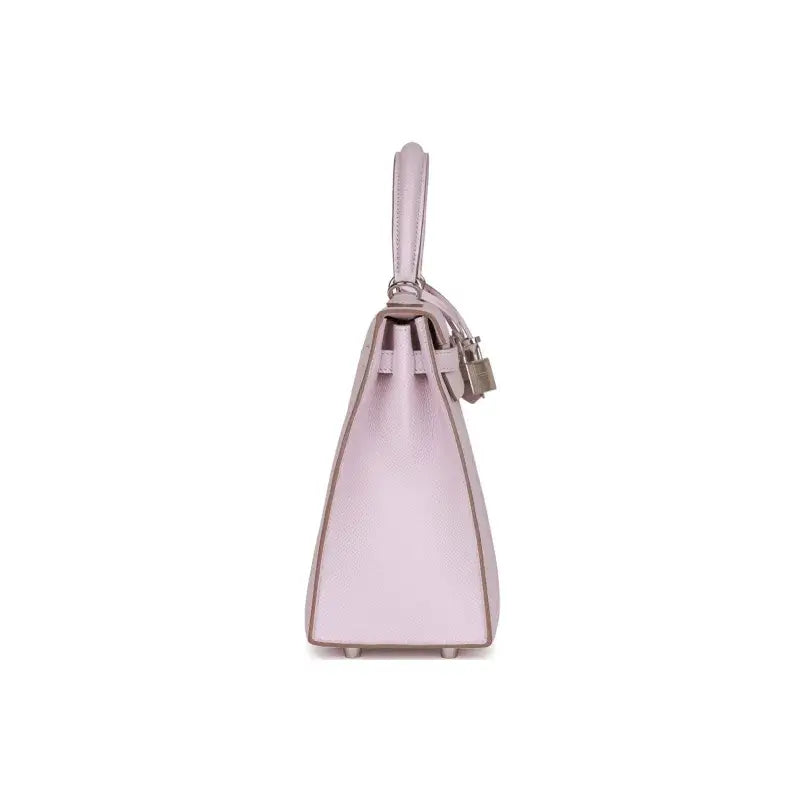 Hermès Kelly Bag in Mauve Pale Dream Purple showing a chic side view, a luxury bag for women with high quality craftsmanship.