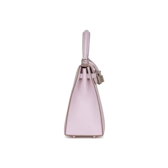 Hermès Kelly Bag in Mauve Pale Dream Purple showing a chic side view, a luxury bag for women with high quality craftsmanship.