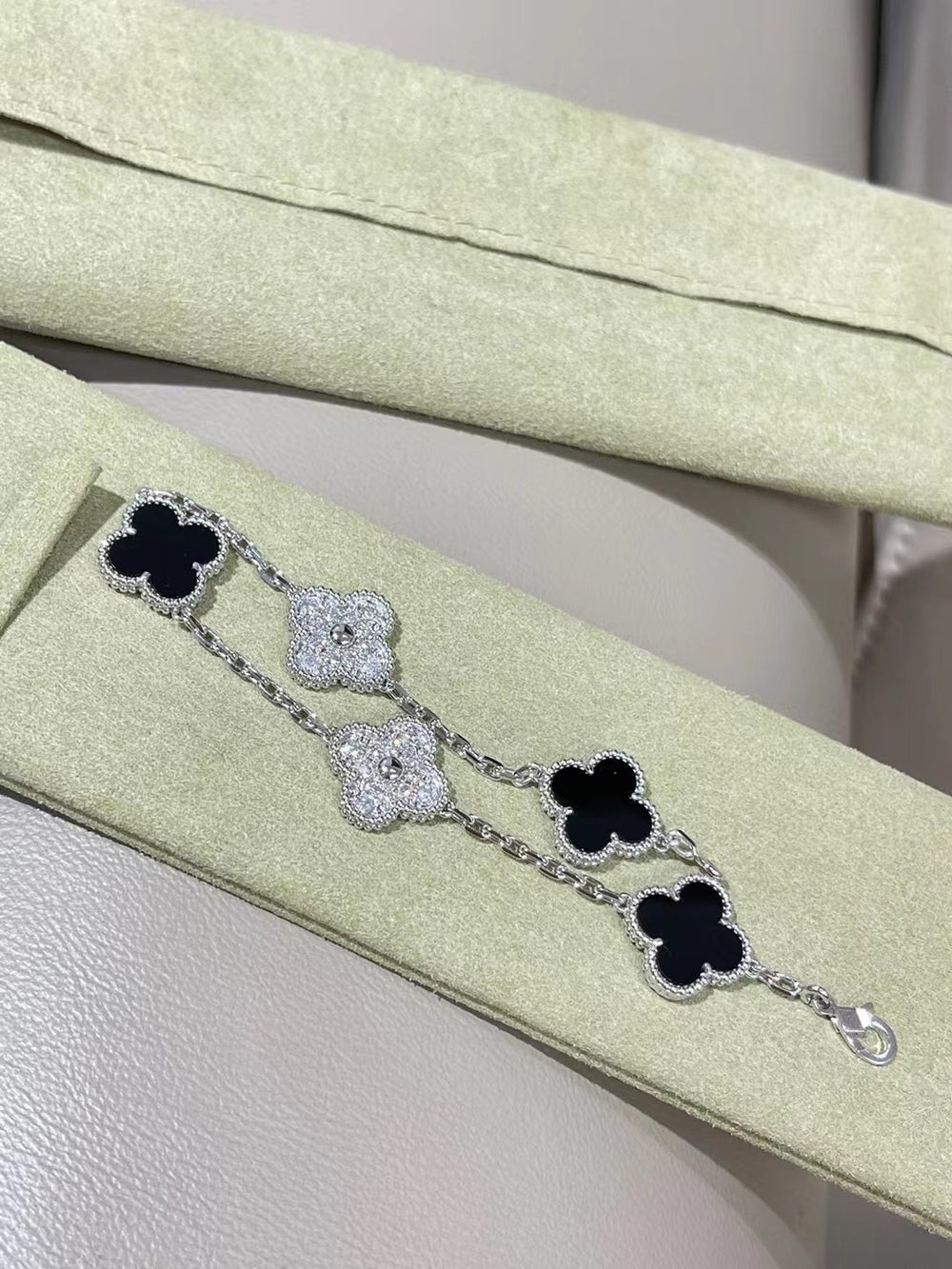 Vintage Alhambra Bracelet, 5 Motifs white gold platted