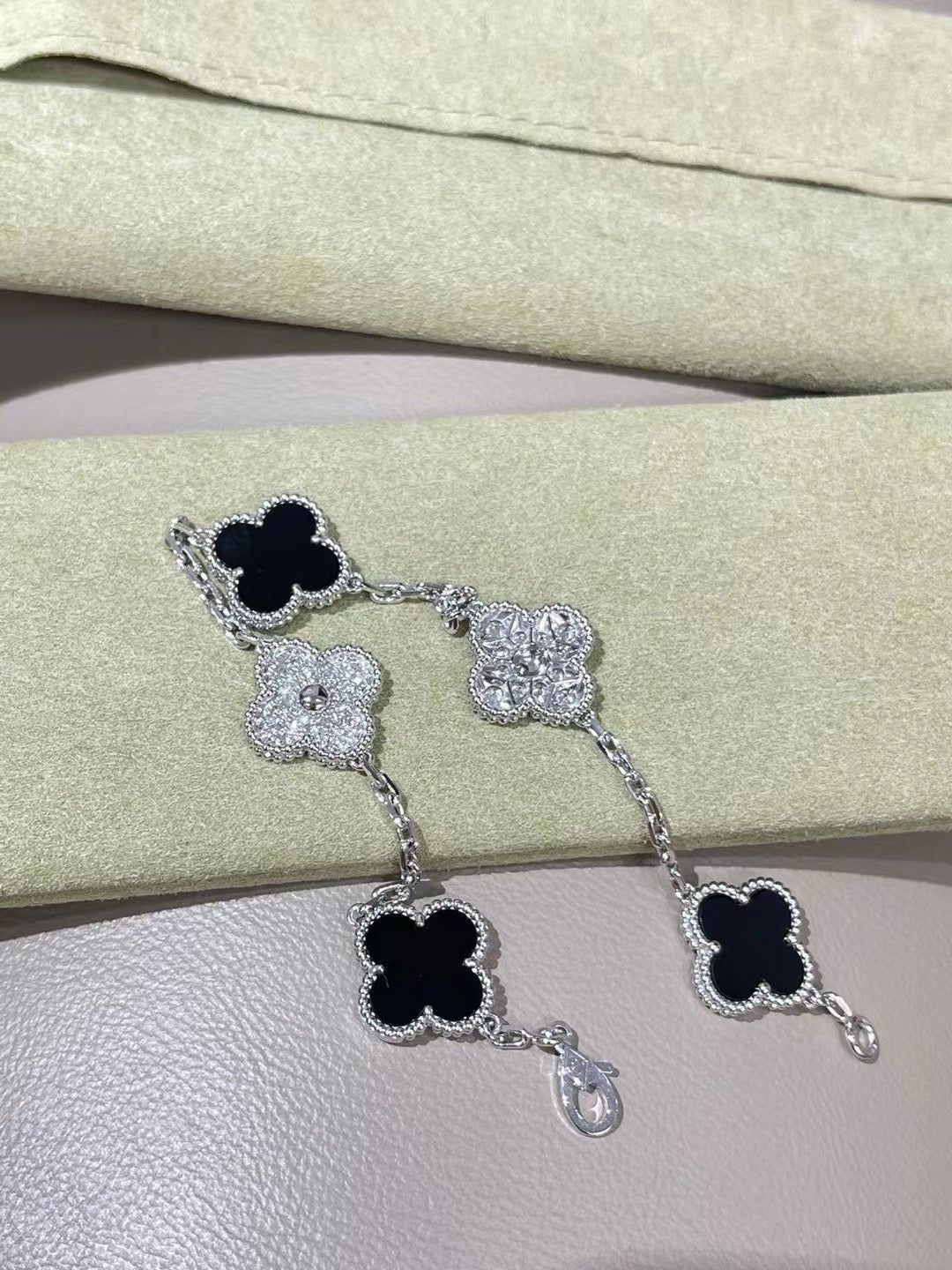 Vintage Alhambra Bracelet, 5 Motifs white gold platted