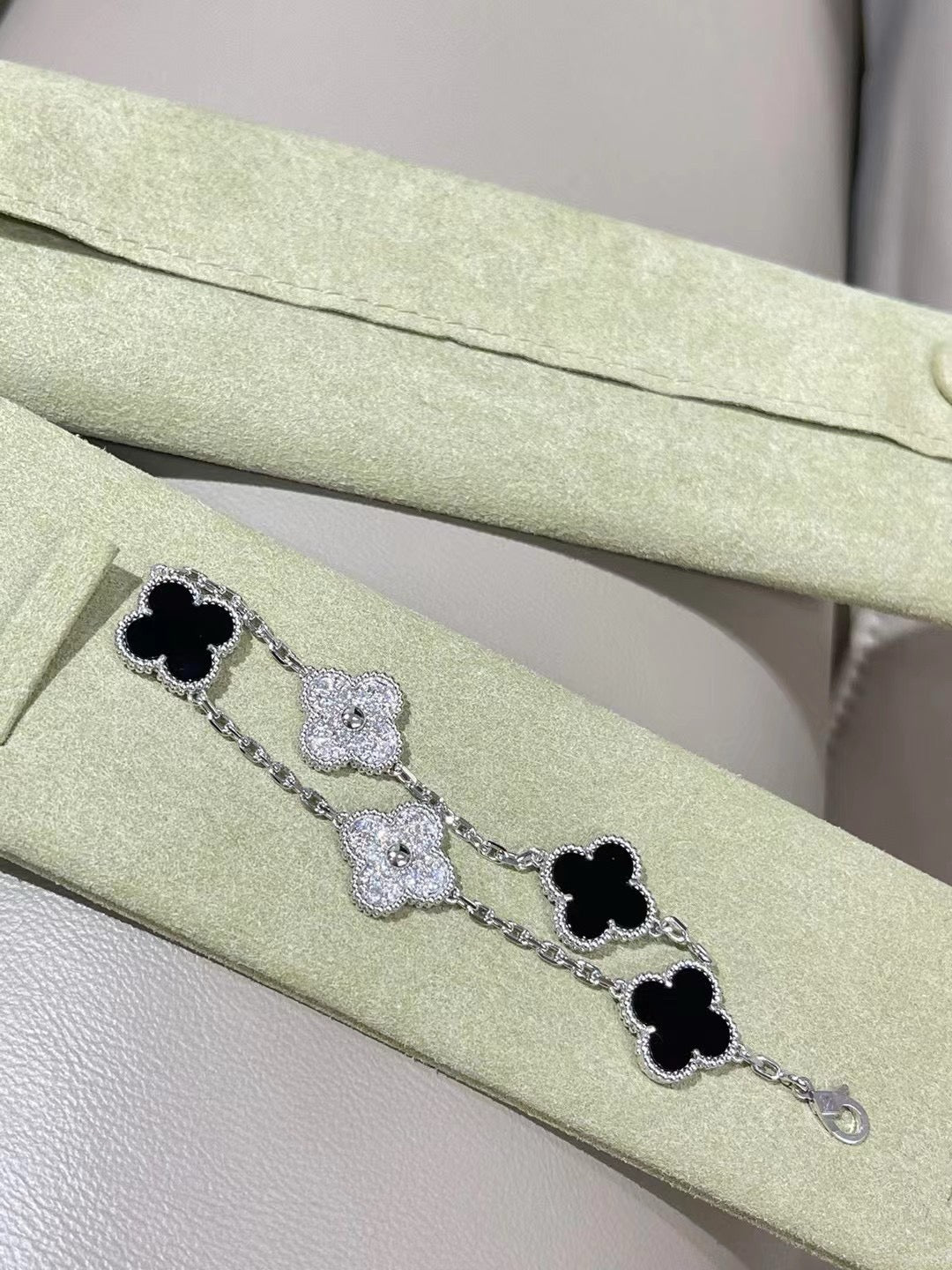 Vintage Alhambra Bracelet, 5 Motifs white gold platted