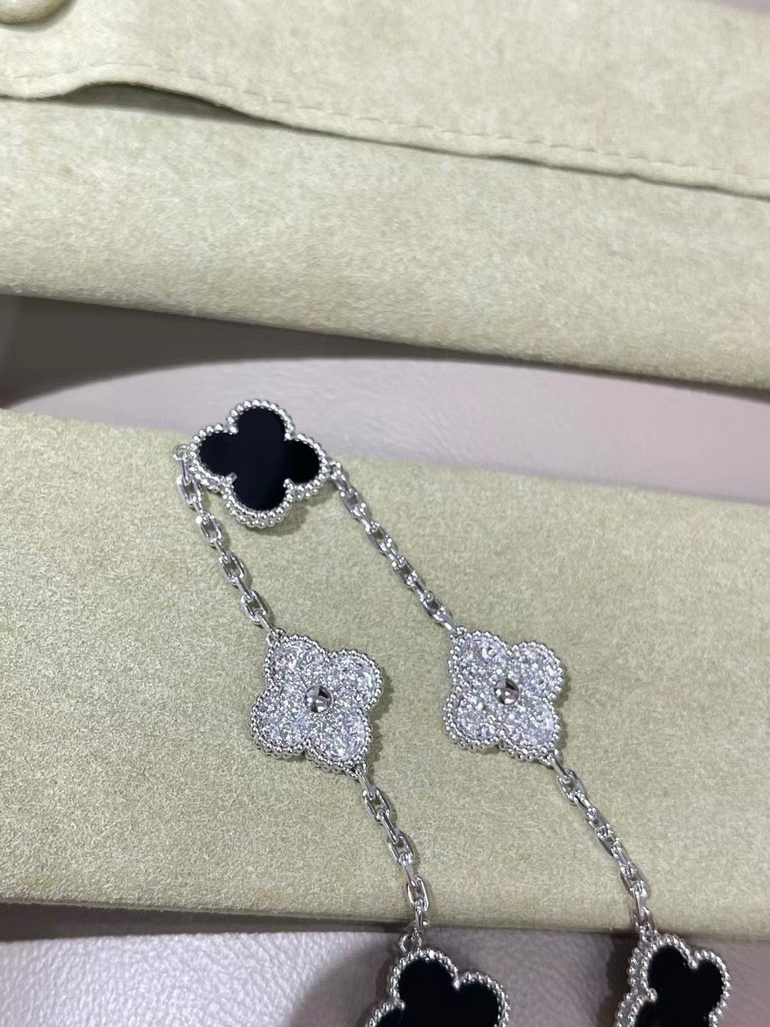 Vintage Alhambra Bracelet, 5 Motifs white gold platted