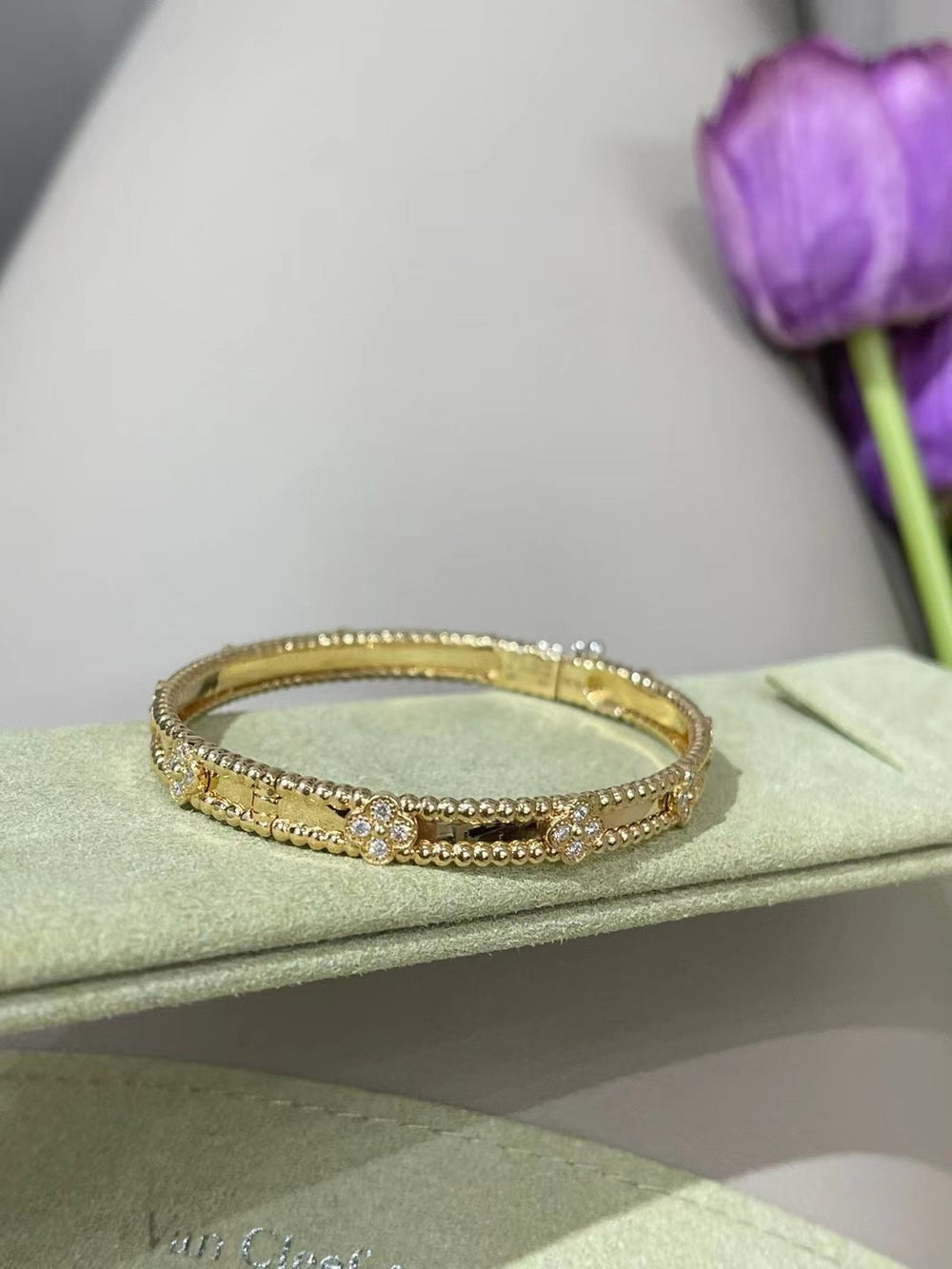 Perlée sweet clovers bracelet, medium model 18K gold plated
