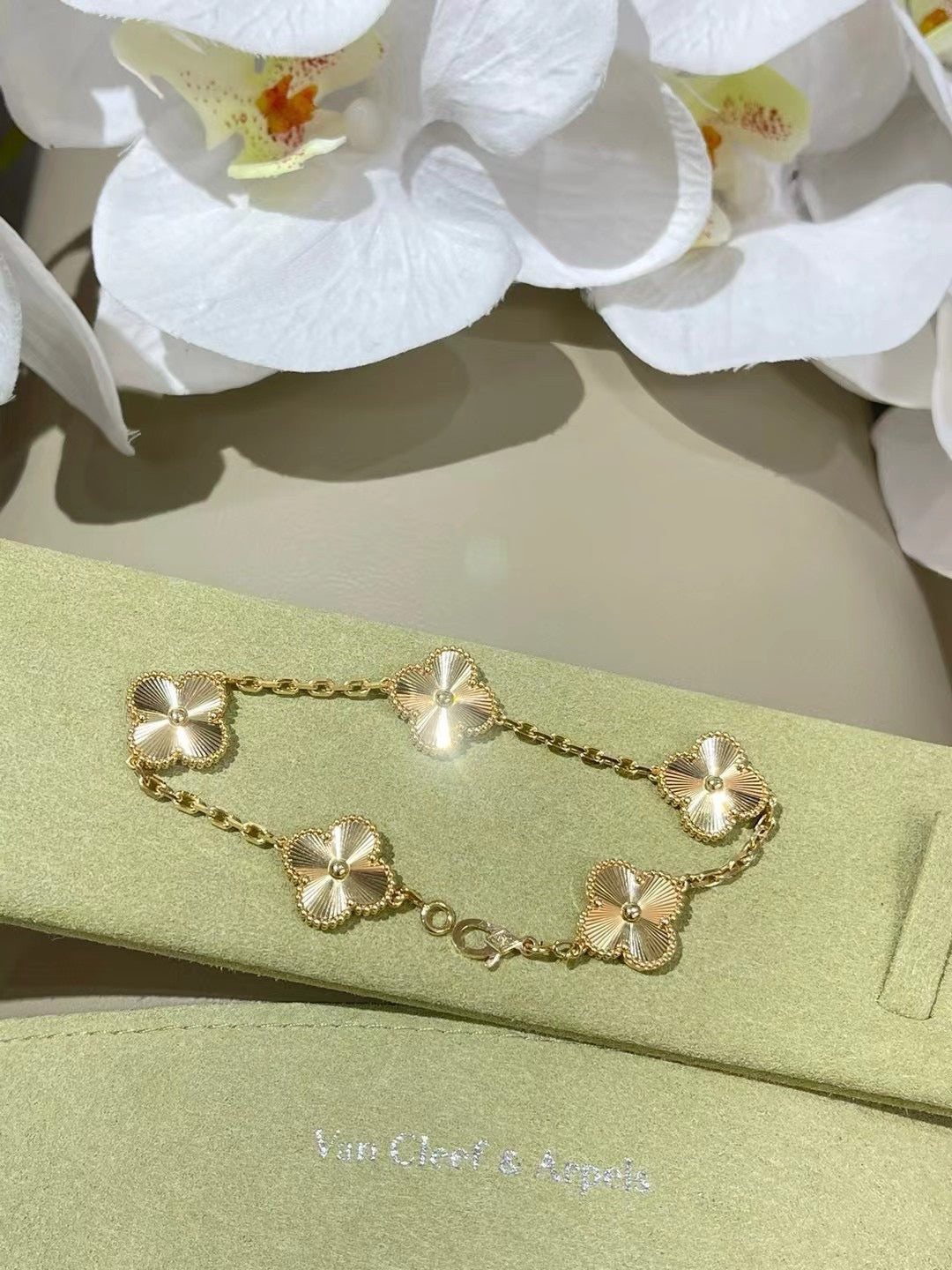Vintage Alhambra Bracelet, 5 Motifs 18K gold platted