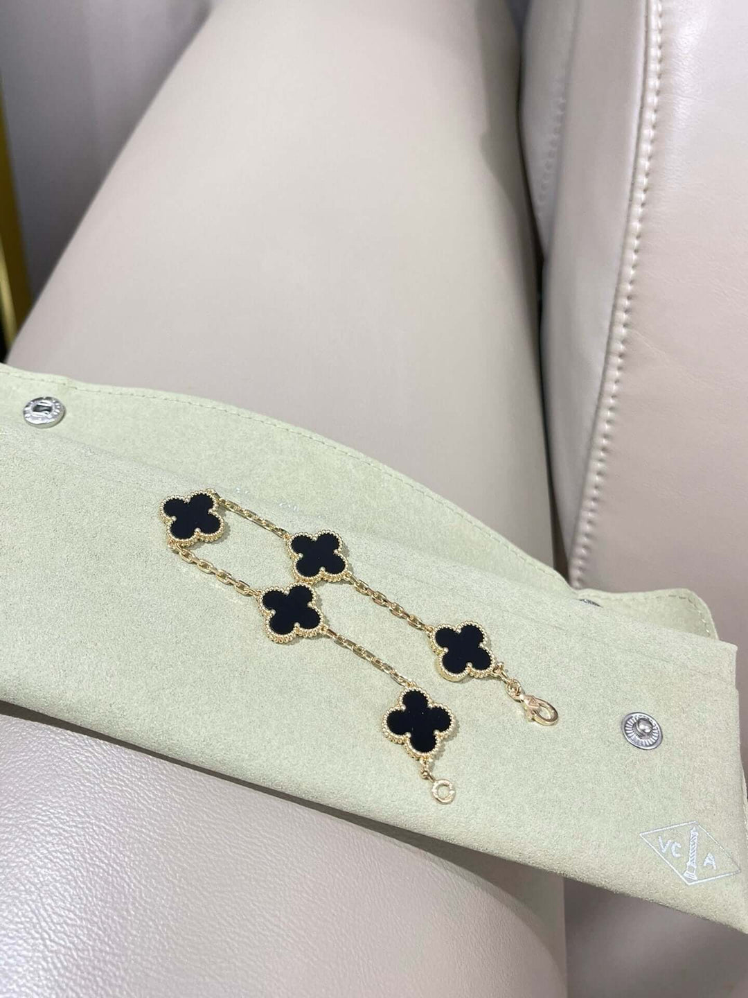 Vintage Alhambra Bracelet, 5 Motifs 18K Gold-Plated Finish black