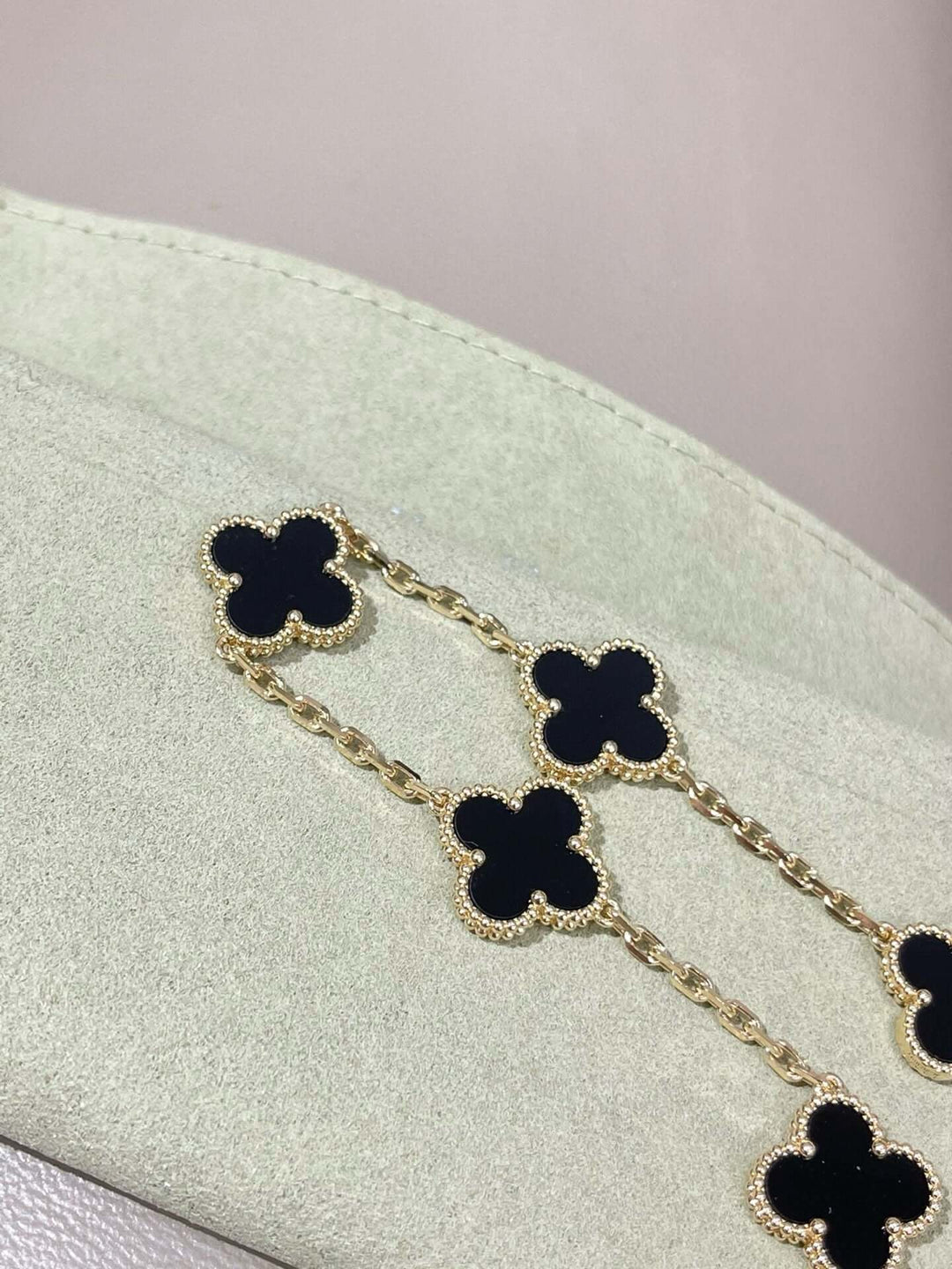 Vintage Alhambra Bracelet, 5 Motifs 18K Gold-Plated Finish black