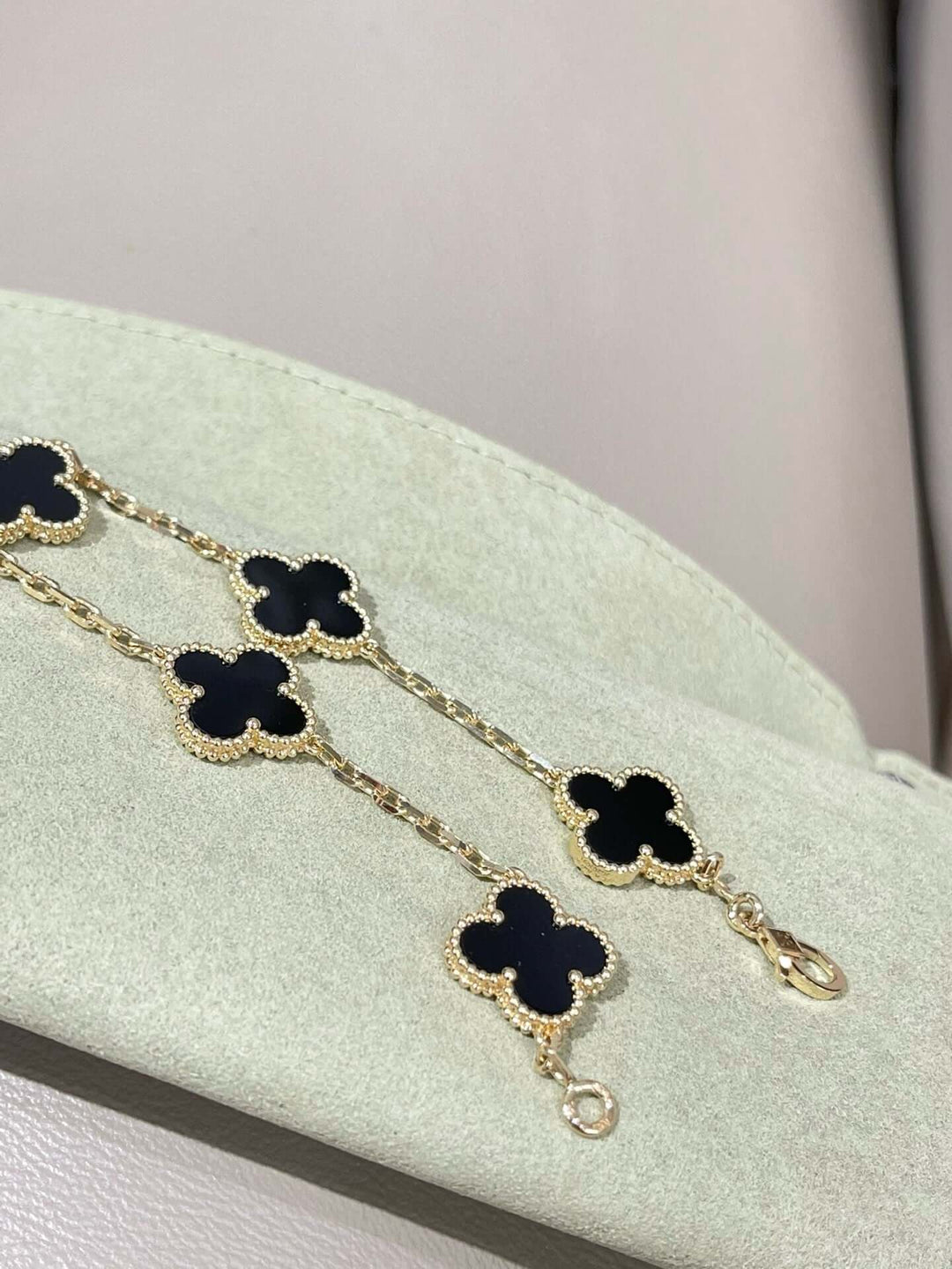 Vintage Alhambra Bracelet, 5 Motifs 18K Gold-Plated Finish black