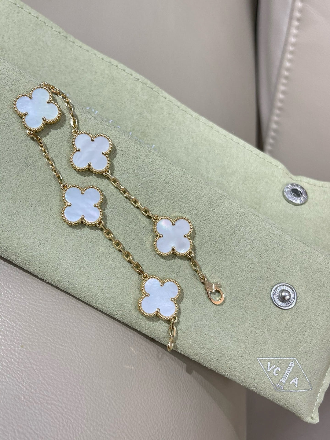 Vintage Alhambra Bracelet, 5 Motifs gold white