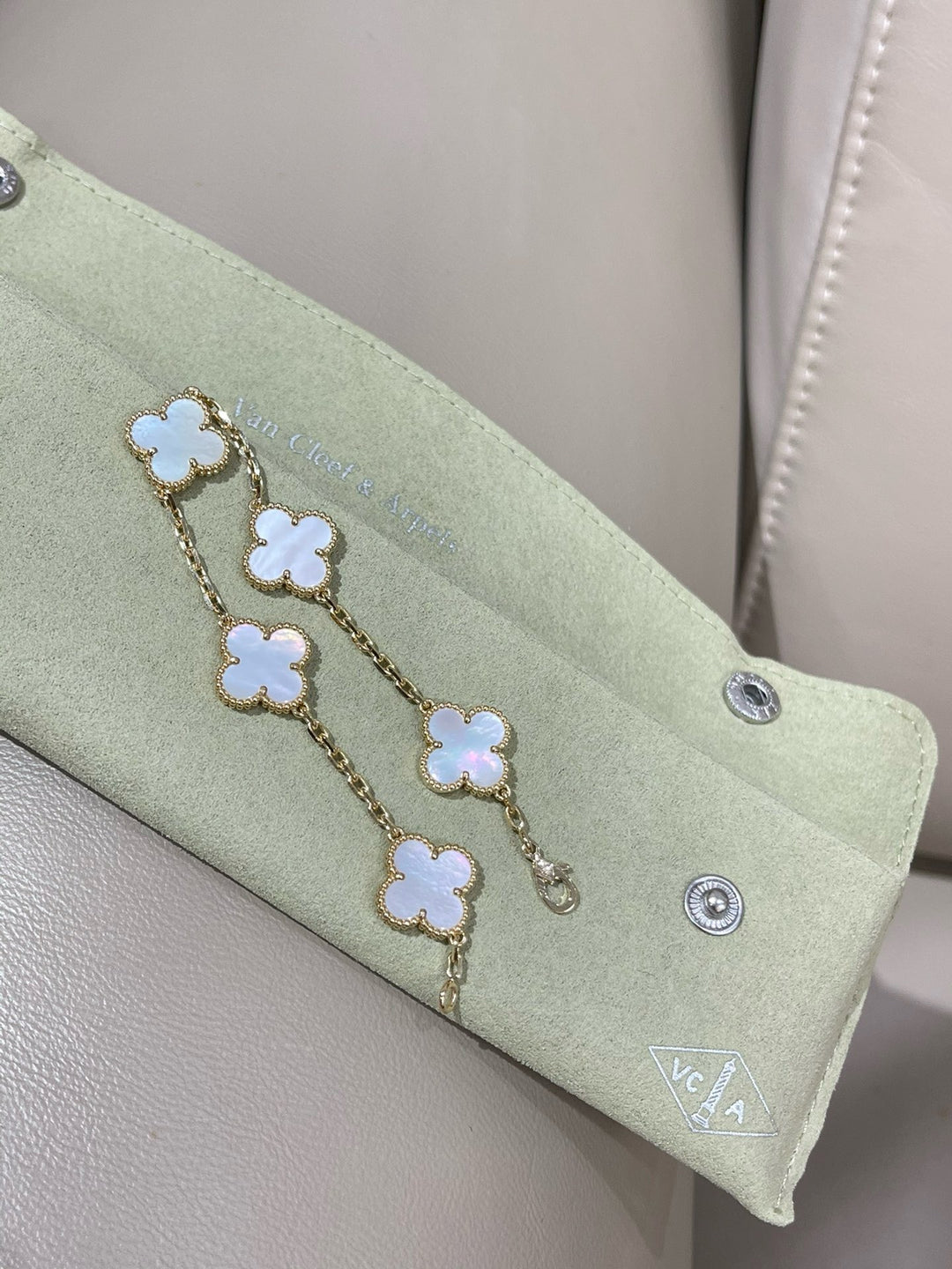 Vintage Alhambra Bracelet, 5 Motifs gold white