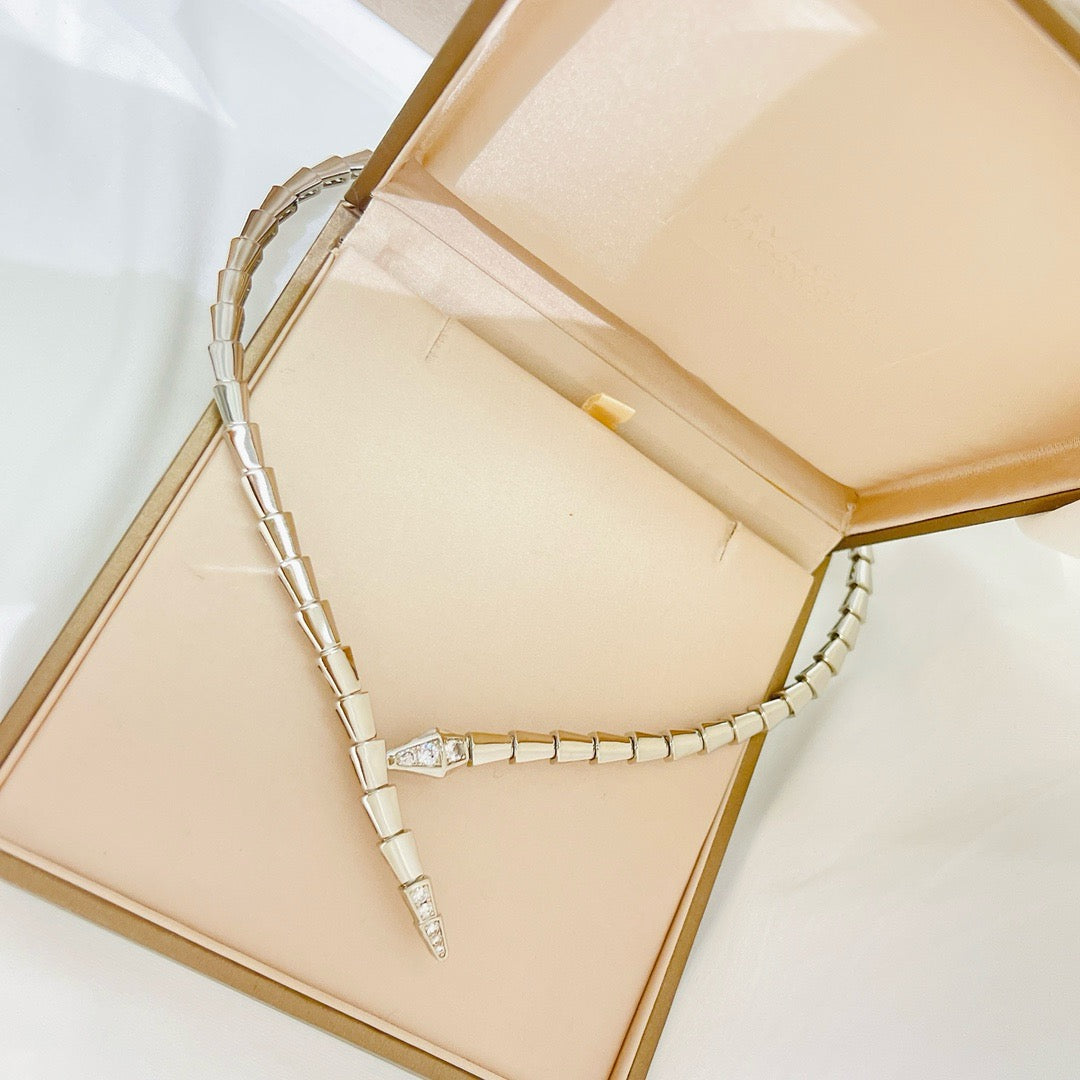 bvlagrai nicklace 8976TR