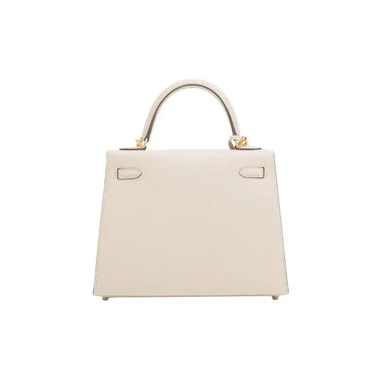 HERMES Kelly 25 Bag in nata white Epsom leather with gold hardware, a luxury bag for women, ideal for elegant everyday use.